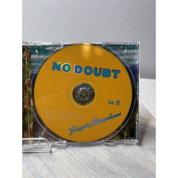 No Doubt - Tragic Kingdom (1995) - Picture 4 of 4